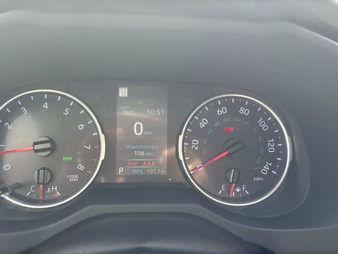 Used 2019 Toyota RAV4 XLE Premium FWD image 32