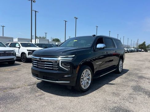 New 2026 Chevrolet Suburban Premier w/ Sun And Tow Package AWD/4WD image 7