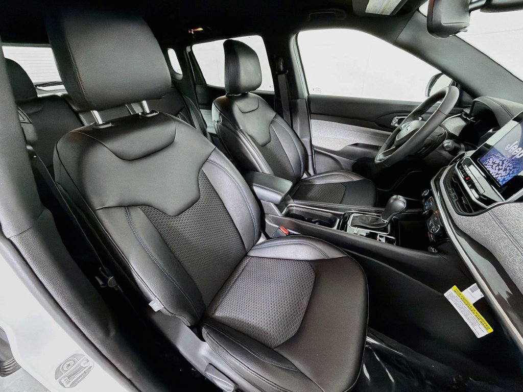 New 2026 Jeep Compass Latitude AWD/4WD image 25