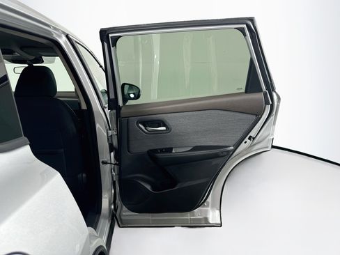 Used 2023 Nissan Rogue SV AWD/4WD image 28