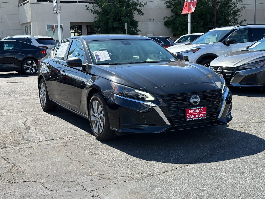 Used 2025 Nissan Altima 2.5 S FWD image 10