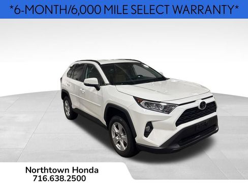 Used 2021 Toyota RAV4 XLE AWD/4WD image 2