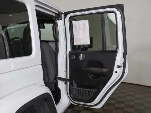 Used 2025 Jeep Wrangler Unlimited Sahara AWD/4WD image 20