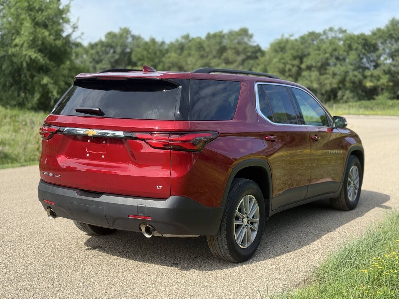 Used 2023 Chevrolet Traverse LT AWD/4WD image 7