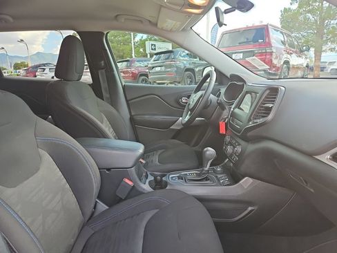 Used 2020 Jeep Cherokee Latitude AWD/4WD image 23