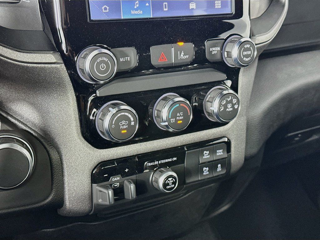 New 2026 RAM 1500 Express AWD/4WD image 15