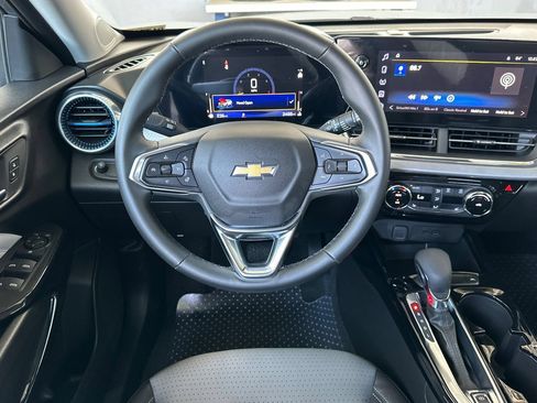 Used 2026 Chevrolet Trax LT w/ LT Convenience Package FWD image 17