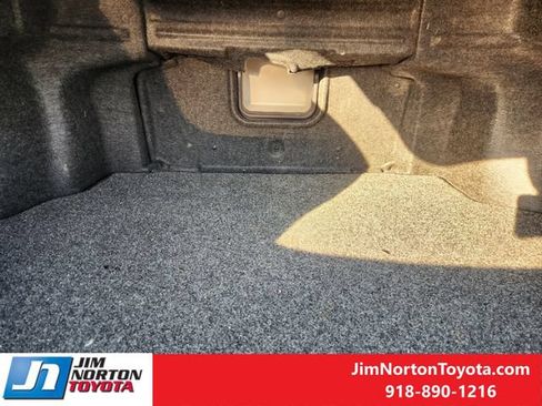Used 2018 Toyota Avalon XLE FWD image 32
