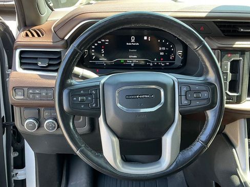 Used 2022 GMC Yukon XL Denali RWD image 18