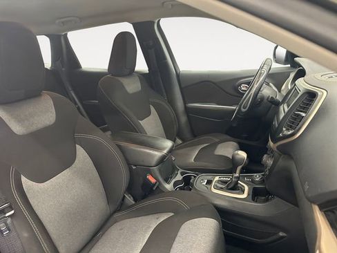 Used 2016 Jeep Cherokee Sport w/ Cold Weather Group image 15