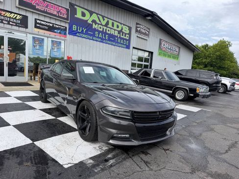 Used 2016 Dodge Charger R/T RWD image 4