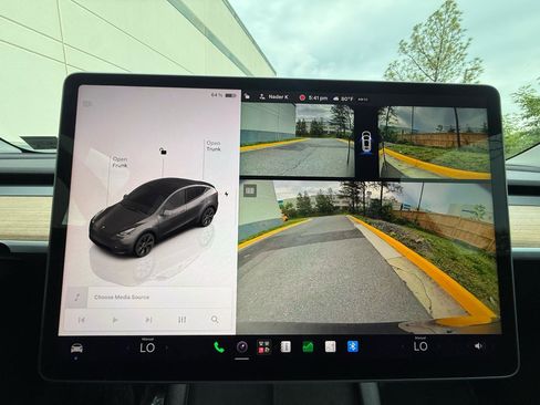 Used 2025 Tesla Model Y Long Range AWD/4WD image 34