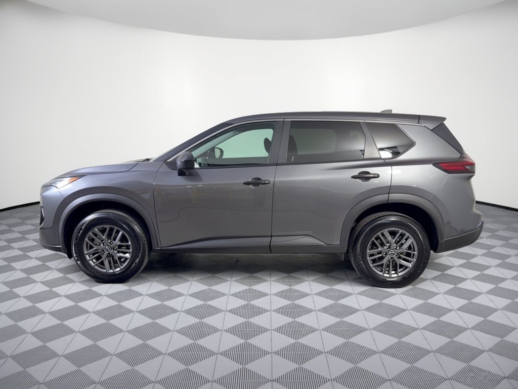 Used 2024 Nissan Rogue S AWD/4WD image 2