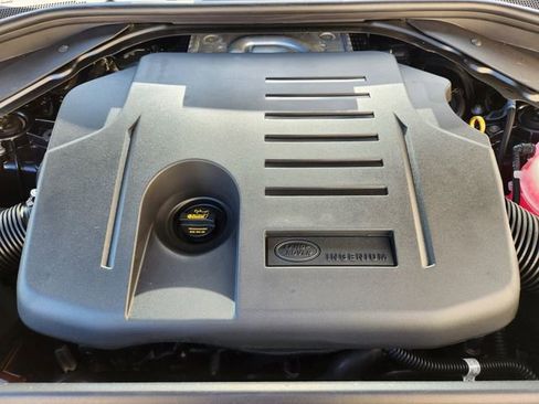 New 2026 Land Rover Range Rover Long Wheelbase SE image 21