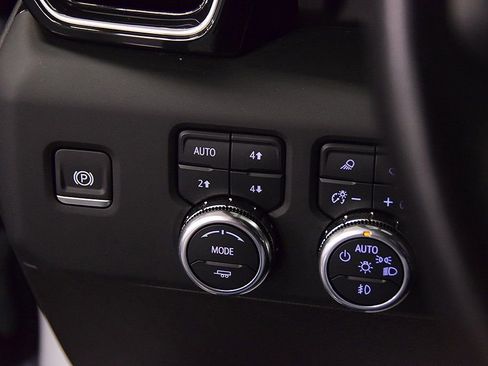 Used 2025 GMC Sierra 2500 Denali Ultimate w/ Snow Plow Prep/Camper Package AWD/4WD image 26