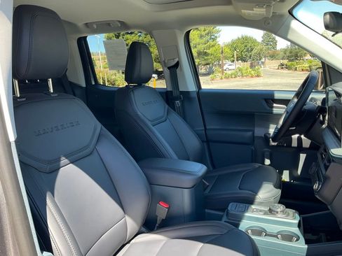 New 2025 Ford Maverick Lariat w/ Black Appearance Package image 40