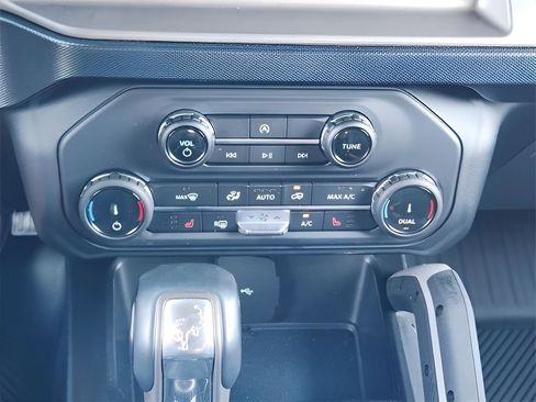 Used 2022 Ford Bronco Outer Banks image 18