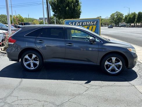 Used 2010 Toyota Venza FWD image 2