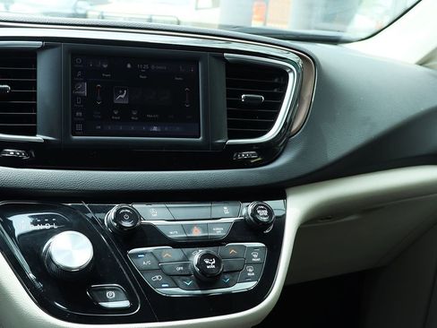 Used 2023 Chrysler Voyager LX image 51