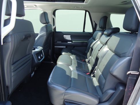 Used 2025 Ford Expedition Max Active AWD/4WD image 31