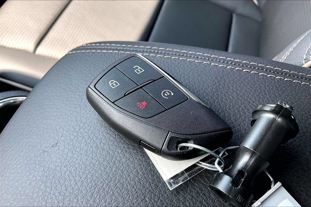 Used 2024 GMC Canyon Denali AWD/4WD image 11