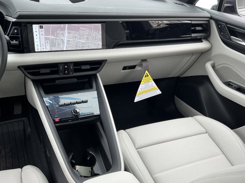 New 2026 Porsche Macan 4 Electric image 22