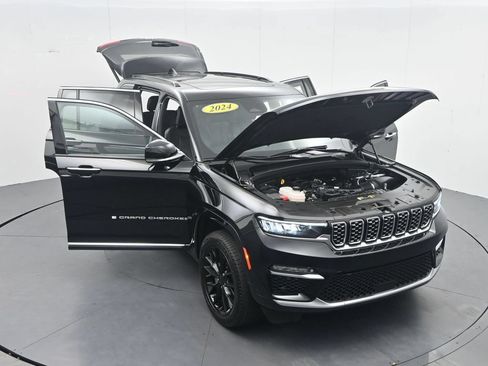 Used 2025 Jeep Grand Cherokee Summit AWD/4WD image 46