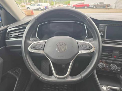 Used 2024 Volkswagen Jetta SE FWD image 11