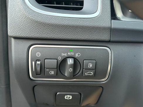 Used 2016 Volvo S60 T5 Premier w/ Climate Package image 28