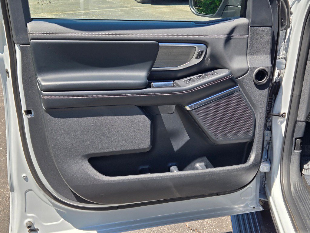 Used 2025 Ford Expedition Platinum AWD/4WD image 27