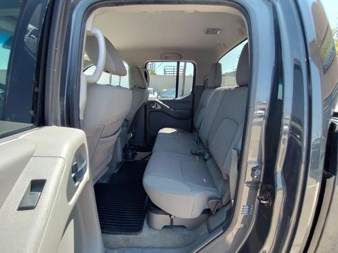 Used 2013 Nissan Frontier SV w/ SV Value Truck Pkg AWD/4WD image 31