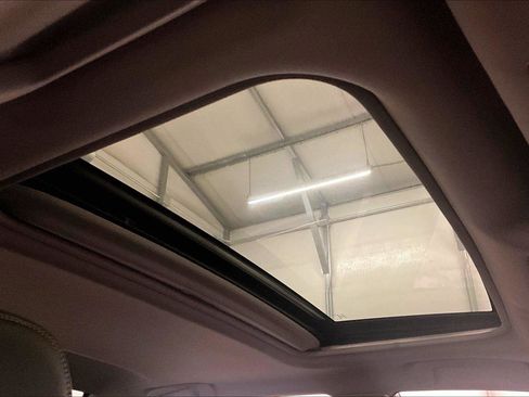 Used 2017 Toyota Camry XLE w/ Moonroof Package image 21