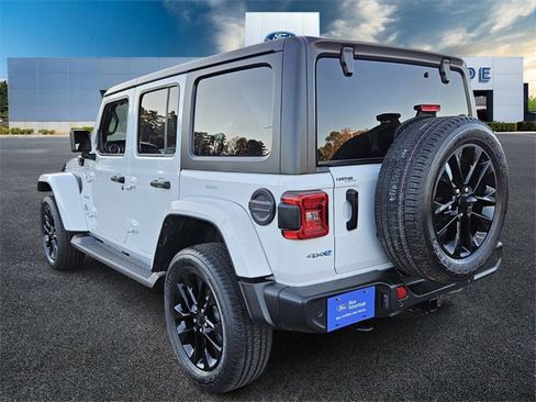 Used 2021 Jeep Wrangler Unlimited Sahara w/ Dual Top Group image 5