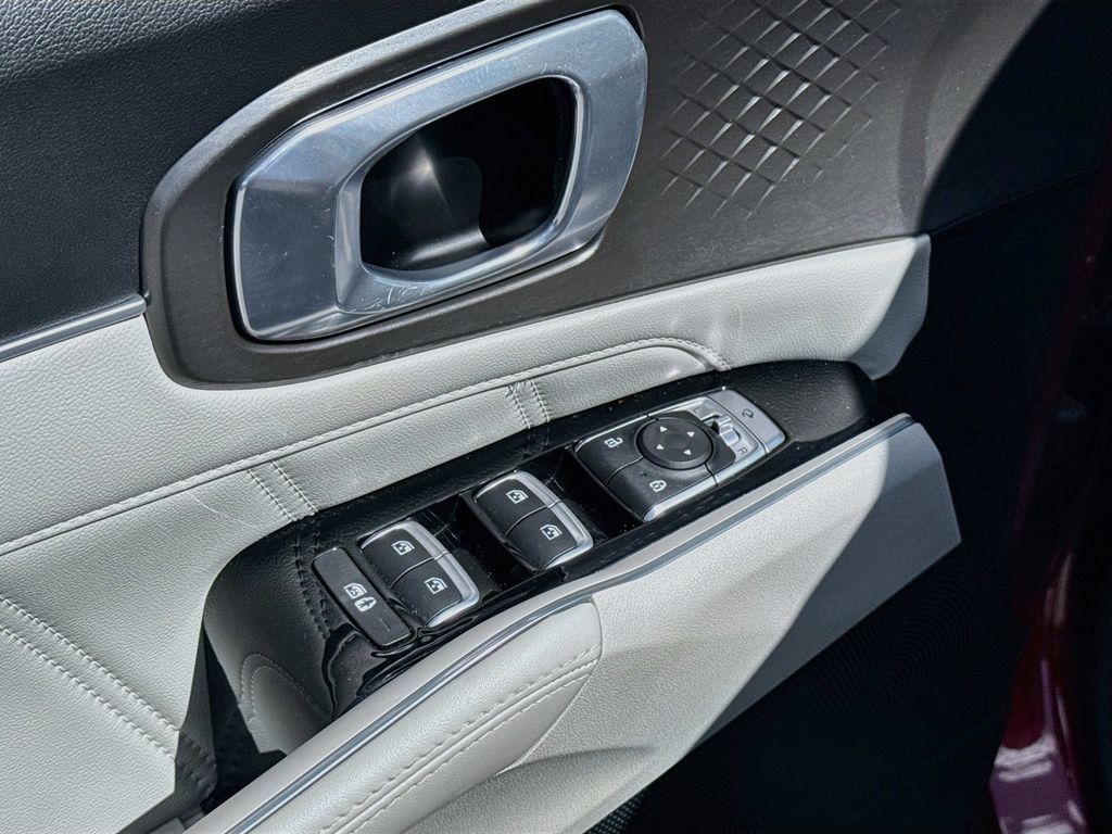 Certified 2023 Kia Sorento SX AWD/4WD image 21