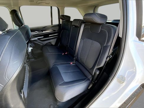 Used 2023 Jeep Grand Cherokee Laredo AWD/4WD image 26