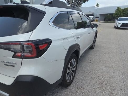 Used 2023 Subaru Outback Touring AWD/4WD image 3