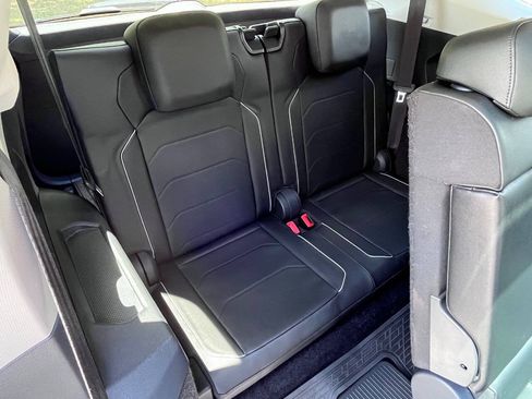 Used 2018 Volkswagen Tiguan SEL Premium FWD image 32