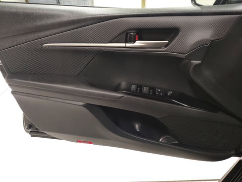 Used 2025 Toyota Camry SE FWD image 9