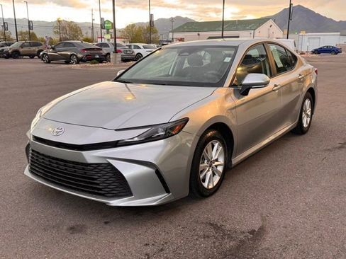 Used 2025 Toyota Camry LE image 3