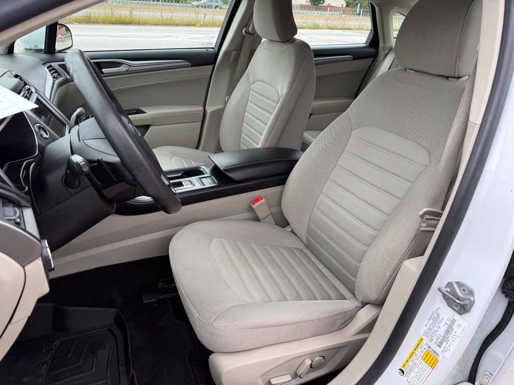 Used 2019 Ford Fusion SE FWD image 23