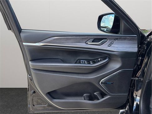 Used 2021 Jeep Grand Cherokee L Overland w/ Luxury Tech Group IV image 23