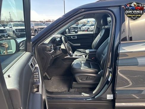 Used 2023 Ford Explorer XLT w/ Equipment Group 202A AWD/4WD image 18