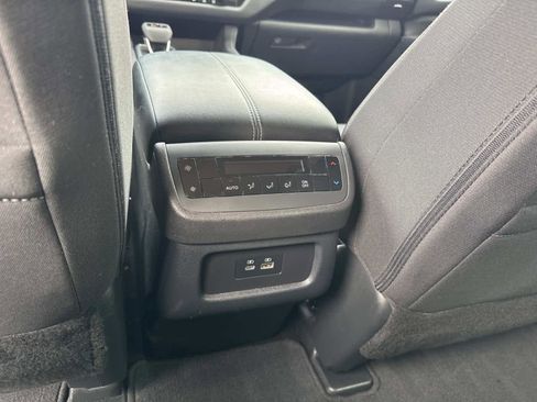 Used 2024 Nissan Pathfinder SV image 16