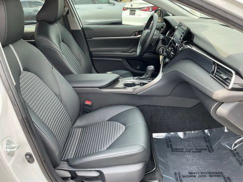 Used 2022 Toyota Camry SE FWD image 18
