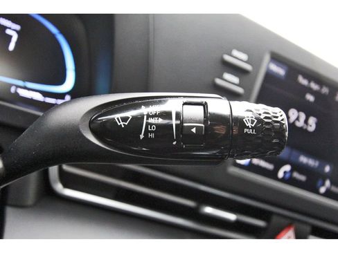 Certified 2025 Hyundai Elantra SE FWD image 21