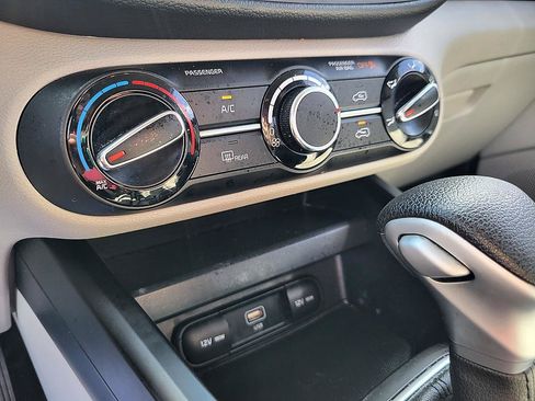 Used 2023 Kia Soul LX w/ LX Technology Package FWD image 27