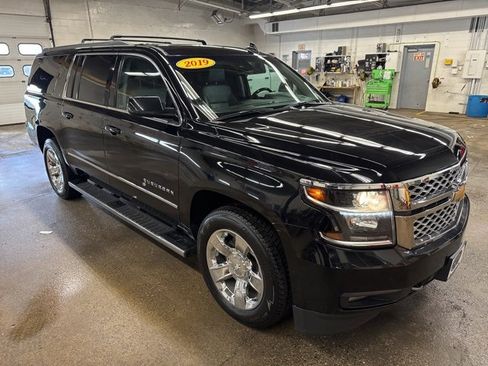 Used 2019 Chevrolet Suburban LT w/ LT Signature Package image 8