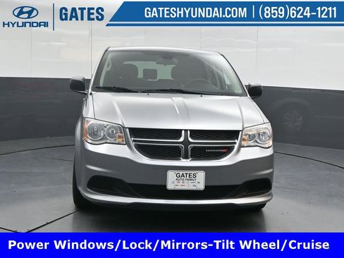 Used 2018 Dodge Grand Caravan SE w/ UConnect Hands-Free Group image 5