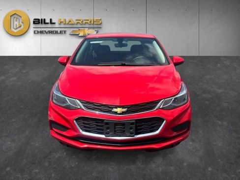 Used 2017 Chevrolet Cruze LT w/ Convenience Package FWD image 2