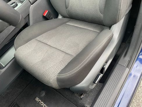 Used 2025 Nissan Rogue SV image 23